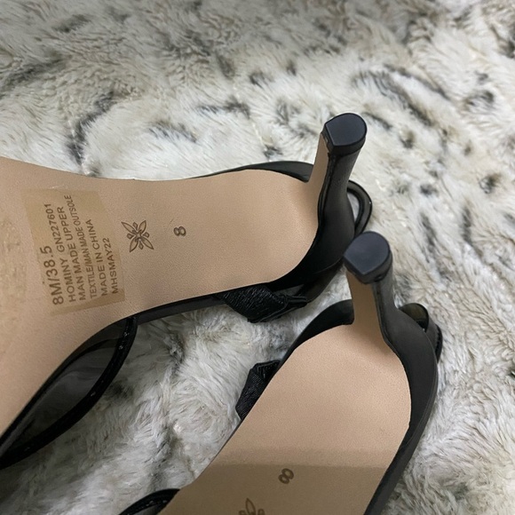 BCBGENERATION NWOB BLACK HEEL PUMPS Size 8 - Picture 5 of 6